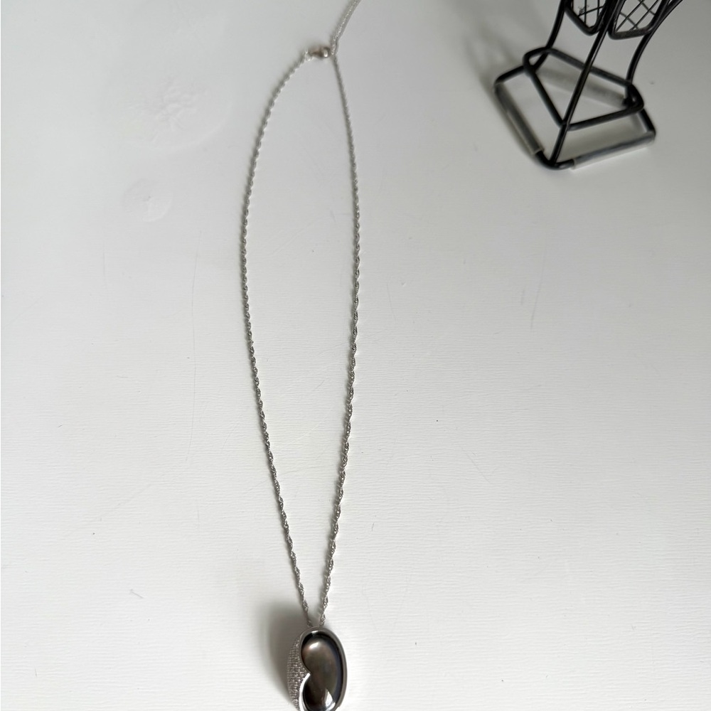 Elegant Silver Pendant Necklace